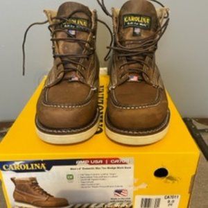 Men's  Carolina work boot size 9 ( lightly worn),